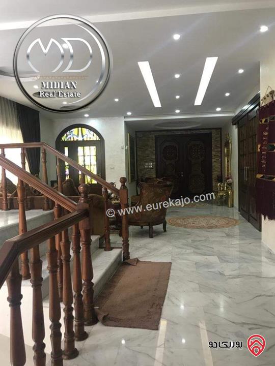 فيلا مستقلة مساحة البناء 650م على أرض 750م تشطيبات و ديكورات سوبر ديلوكس مع تراسات و حدائق بسعر مميز جداً للبيع في عمان - ام اذينة