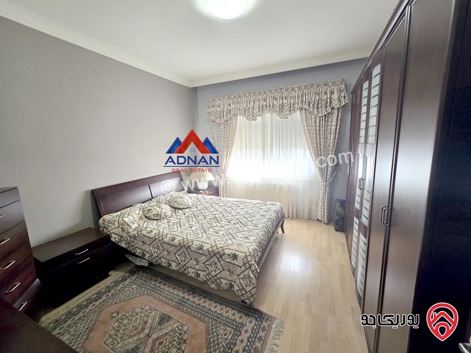 شقة فخمة طابق ثاني مساحة 222م مطلة للبيع في عمان - الرابية