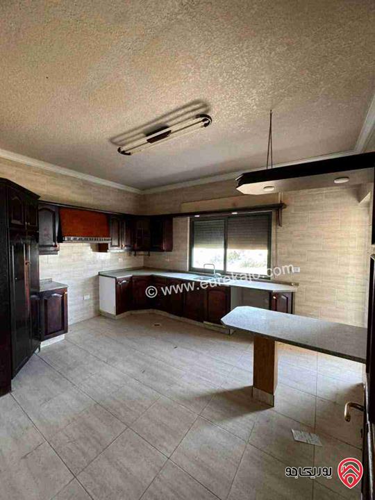 شقة فارغة طابق ثاني مساحة 220م للايجار في عمان - خلدا