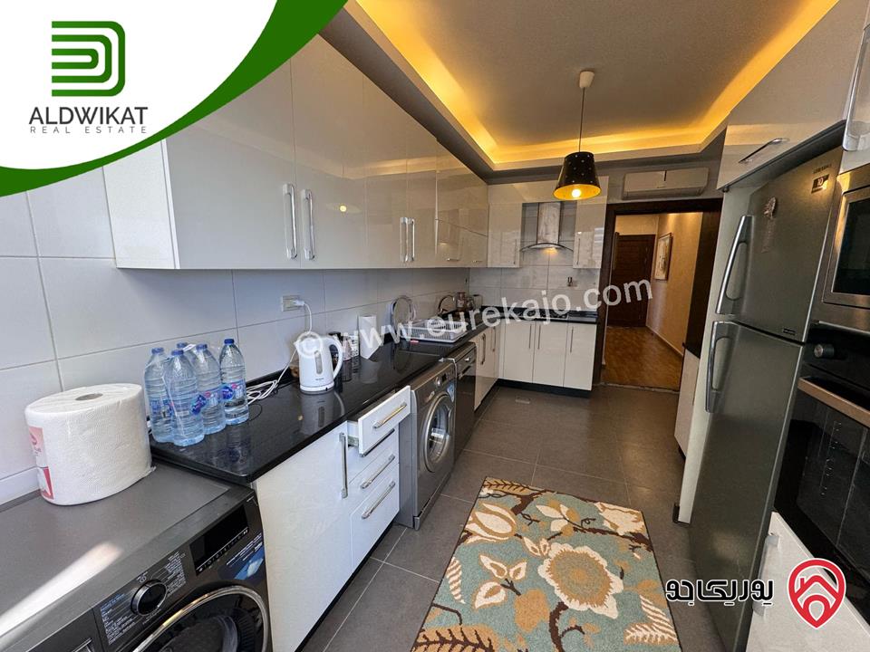 شقة روف مفروشة للايجار في عمان - عبدون خلف السفارة الامريكية مساحة البناء 190 م والترس 66م