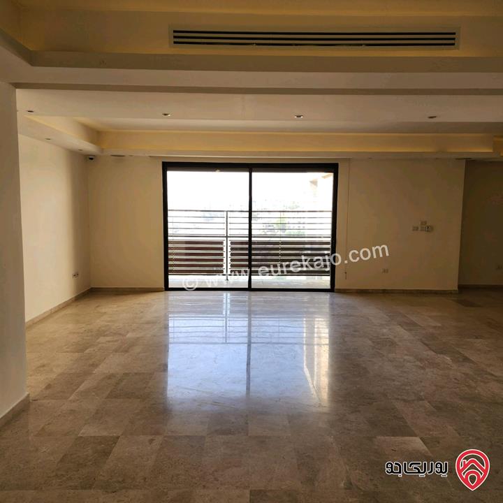 شقة ديلوكس طابق ثالث مساحة 330م للبيع في عمان - جبل عمان مطلة على وادي عبدون