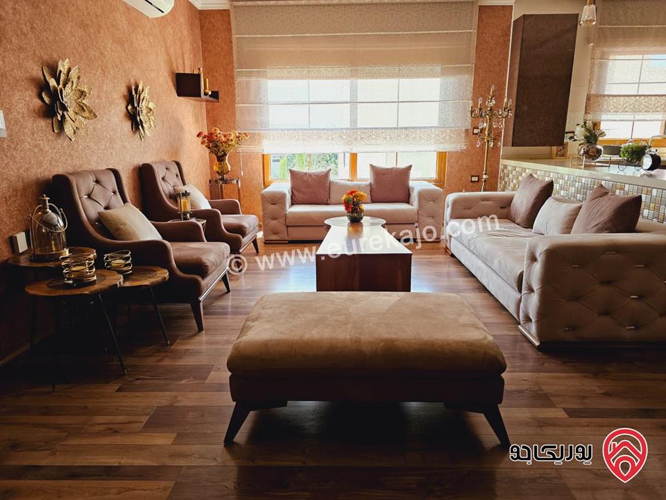 شقة سوبر ديلوكس مساحة 273م طابق أرضي مع مساحة خارجية 90م للبيع مفروشة في الجبيهة 