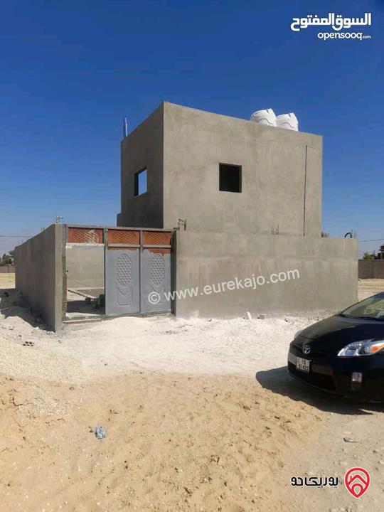 شاليه مساحة الأرض 306م والبناء 90م للبيع في البلقاء - بمنطقة الكرامة