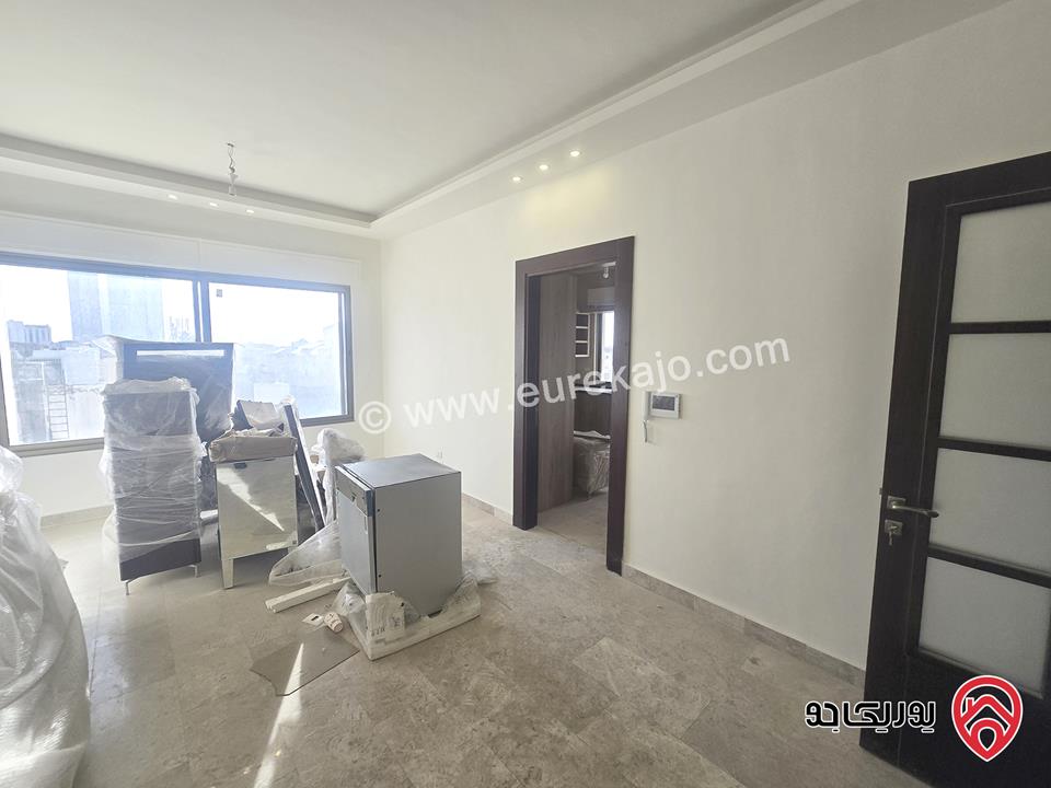 شقة فارغة جديدة مساحة 200 متر طابق ثاني للإيجار في عمان - ام اذينه 