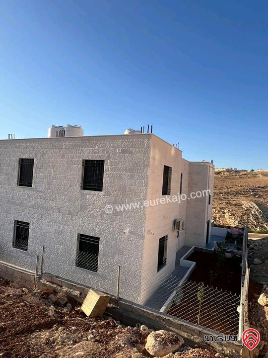 منزل مستقل بناء جديد طابقين مساحة 330م على أرض 521م للبيع شمال عمان شارع الاردن صافوط