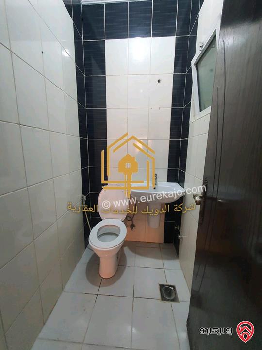 شقة فارغة طابق ارضي مساحة 150م داخلي مع 50م ترس للإيجار في عمان - ضاحية الأقصى 