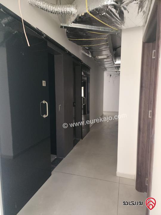 مكتب طابق ارضي مساحة 240م للايجار في عمان - ام السماق 