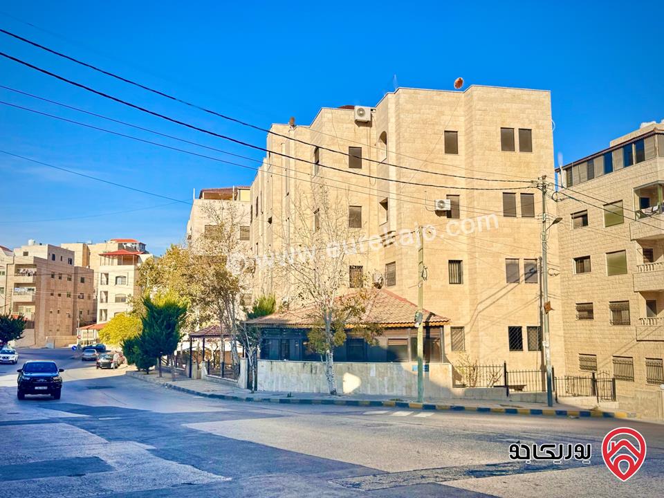 شقة أرضية طابقية مساحة 300م داخلي و 100م خارجي للبيع في عمان - تلاع العلي