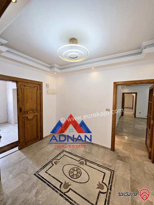 شقة طابقية مساحة 366 متر طابق ثاني للبيع في عمان - الصويفية