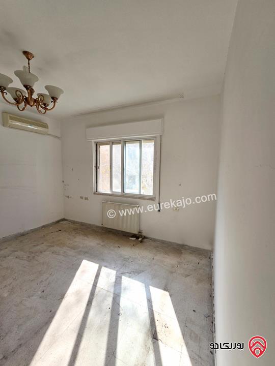 شقة طابق ثاني مساحة 120م للبيع في عمان - الرابية