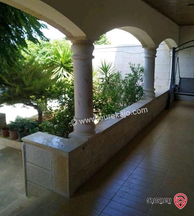 شقة فارغة أرضية مساحة 225م داخلي و 100م خارجي للايجار في عمان - الجبيهة