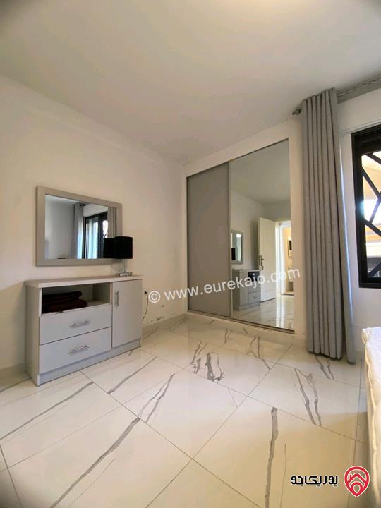 شقة مفروشة طابق أرضي مساحة 120م داخلي و 40م خارجي للإيجار في عمان - عبدون