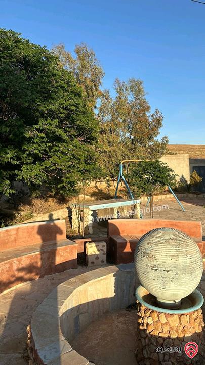 مزرعة مساحة الأرض 3 دونم و 418م وبيت مساحة 200م للبيع من المالك مباشرة بدون وسطاء لمحبي الهدوء والراحة في المفرق