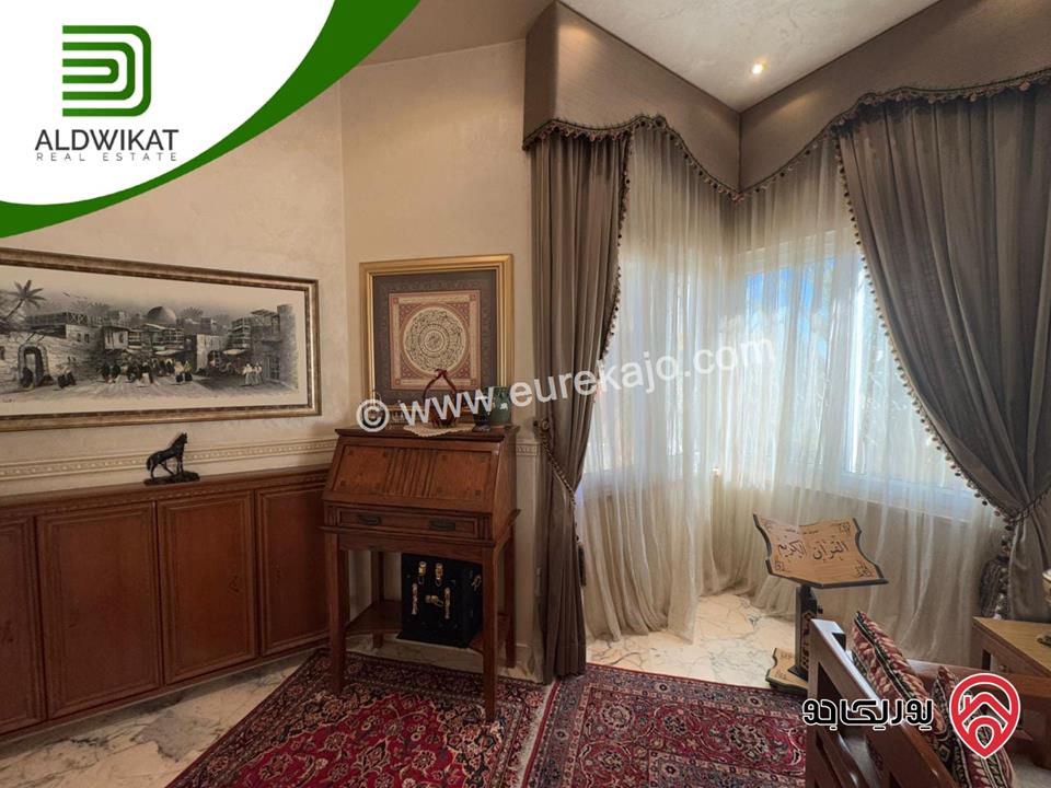 فيلا مساحة الارض 760م ومساحة البناء 800م ومساحة الحديقة 400م للبيع في عمان - الجبيهة/ خلف الجامعة الاردنية