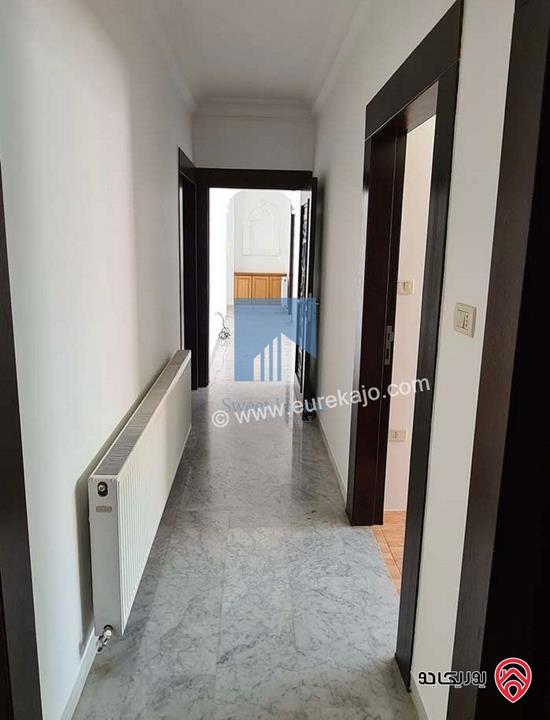 شقة مميزة للبيع في عمان - الكرسي قرب المخابرات طابق ثالث 240م تشطيب سوبر ديلوكس