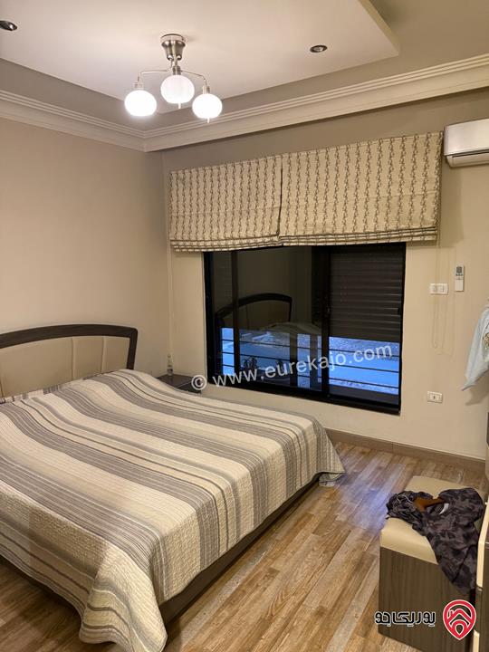 شقة مساحة 146م طابق -1 من المدخل الامامي وطابق ثاني من الشارع الخلفي للبيع في عمان - دابوق، منطقة سكن خاص طابقين ورووف