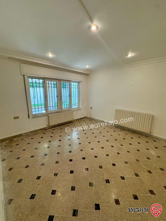 فيلا مميزة مساحة 505م على أرض 361م للبيع في عمان - دير غبار