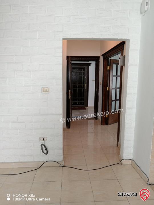 شقة مساحة 122م طابق أول بناء 2014 للبيع في عمان - الجاردنز وقريبة على شارع الجامعة 