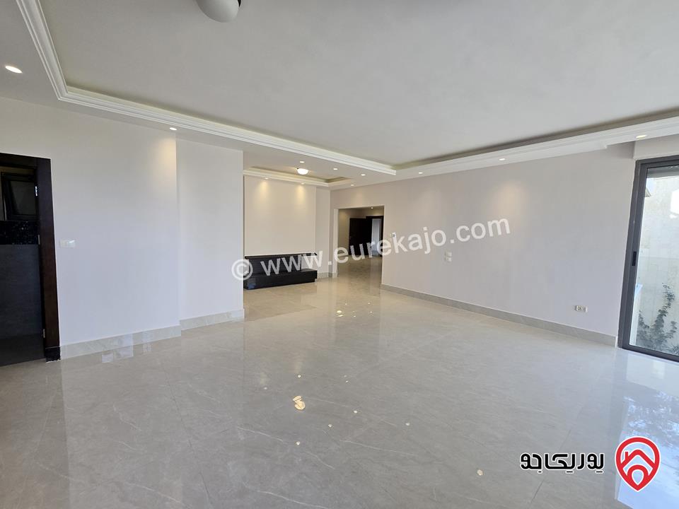 شقة شبه أرضية مساحة 200 متر مع ترس 40م ومدخل خاص للايجار في عمان - عبدون