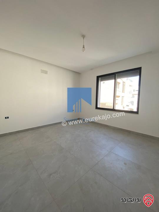 شقة أرضية طابقية مساحة 306م مع ترسات 200م ومسبح لم تسكن للبيع في عمان - أم السماق