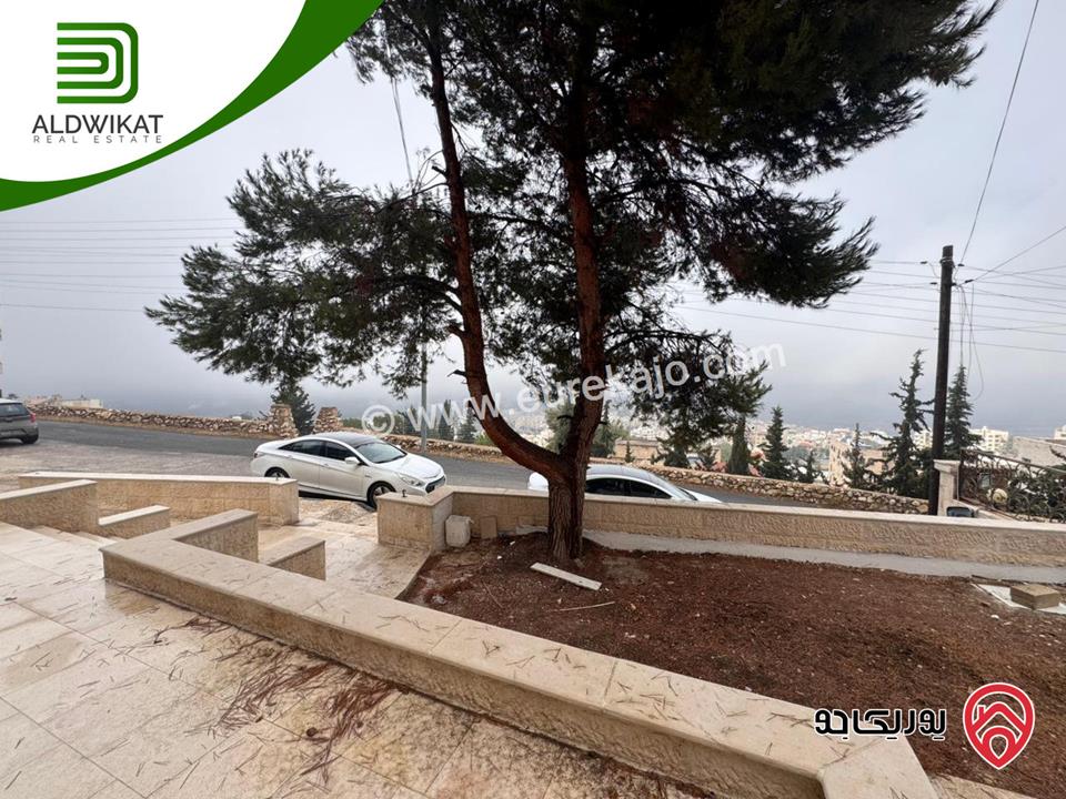 فيلا مستقلة للبيع في عمان - صويلح بالقرب من الحمر مساحة الأرض860م مساحة البناء 390م موقع اطلالة