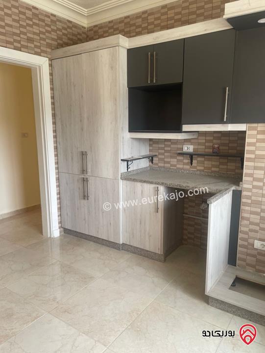 روف طابق ثالث مساحة 135م للبيع في أجمل مواقع الفحيص قرب دوار القيامة مواصفات مميزة و في حالة الجديد