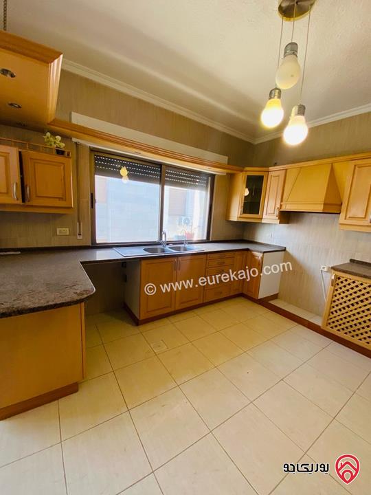 شقة مساحة 185م طابق ثالث للبيع في عمان - خلدا بالقرب من مسجد الهمشري ومدارس المعارف 