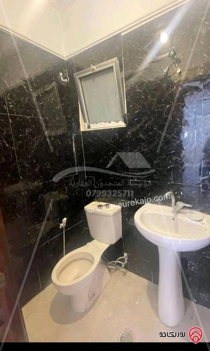 شقة فارغة مساحة 170م طابق ثالث للايجار في عمان - الرابية