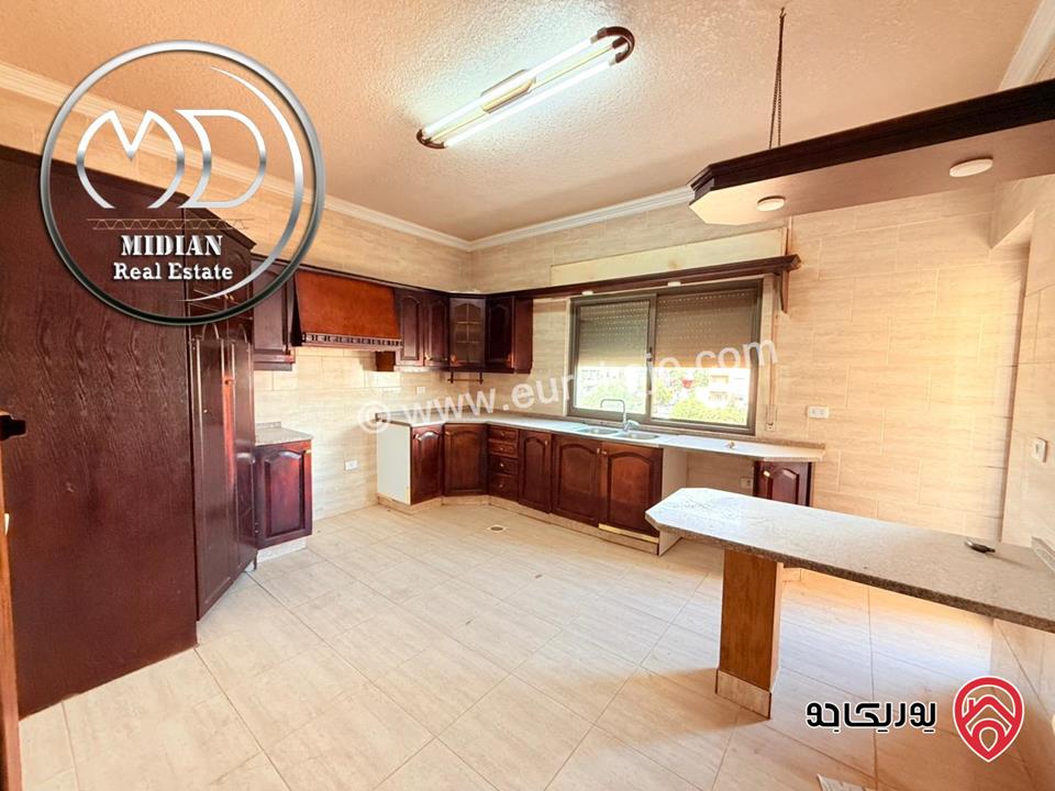 شقة فارغة للايجار في عمان - خلدا مقابل المعارف مساحة 230م 4 نوم طابق ثاني تشطيبات سوبر ديلوكس بسعر مميز