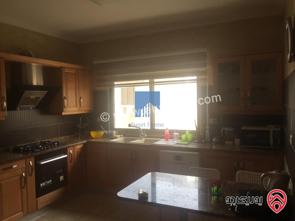 شقة مفروشة طابق ثالث 190م تشطيب سوبر ديلوكس للبيع في عمان - أم السماق