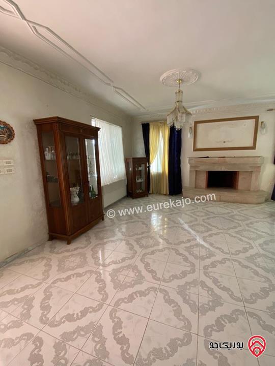 فيلا طابقين مساحة 400م على ارض 824م للبيع في الزرقاء الجديدة