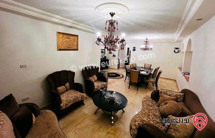 شقة فاخرة شبه ارضية المساحة الداخلية 140م والحديقة 180م مفروشة للبيع في عمان - ام السماق 