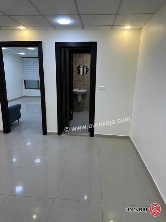 معرض تجاري مساحه 1000م للبيع مقسم على 14 مكتب موقع مميّز في عمان - خلدا قرب إشارة العساف 