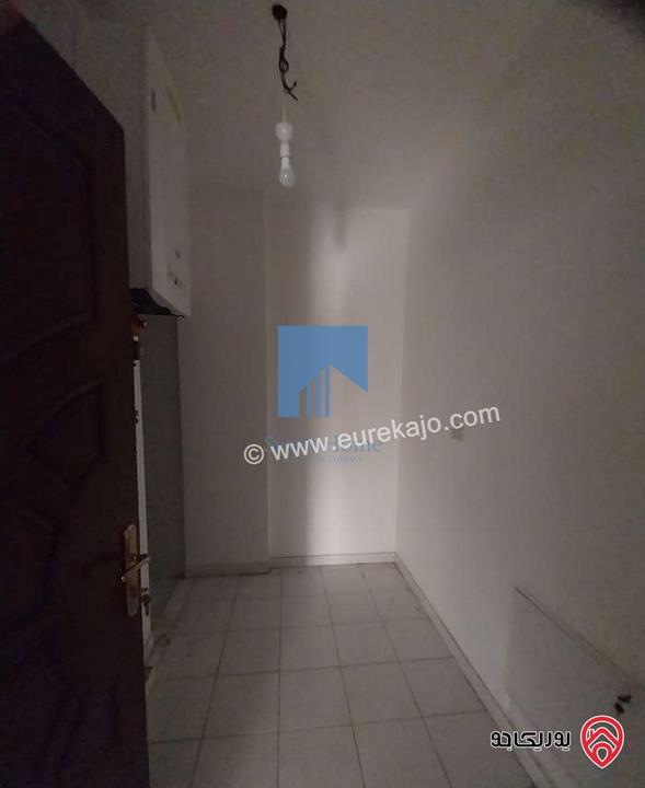 شقة مميزة طابق ثالث 180م مع روف 80م للبيع في عمان - الرابية