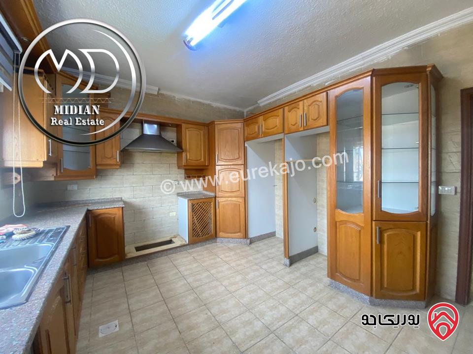 شقة فارغة للايجار طابق أخير مع روف في عمان - خلدا مساحة 300م مع تراسات اطلالة رائعة بسعر مميز جداً