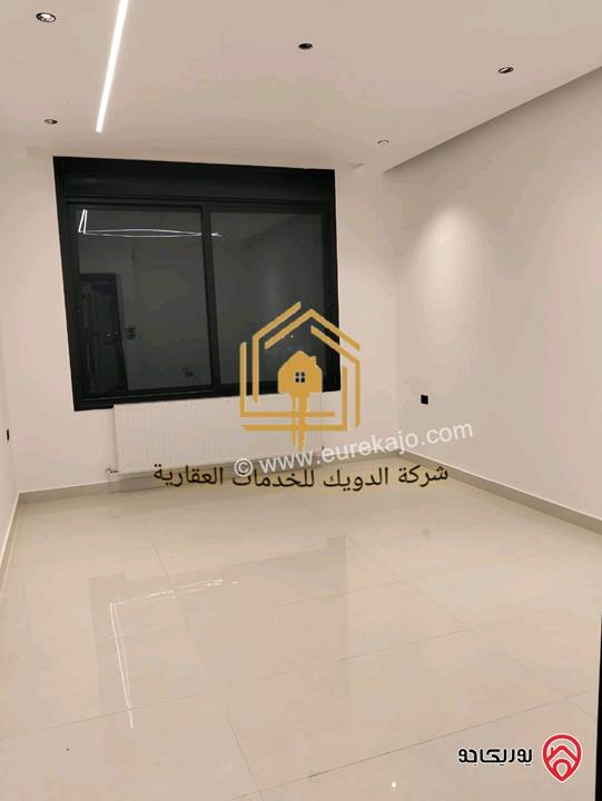 شقة طابق ثالث مع روف دوبلكس مساحة 185م فارغة للإيجار في عمان - الجندويل 