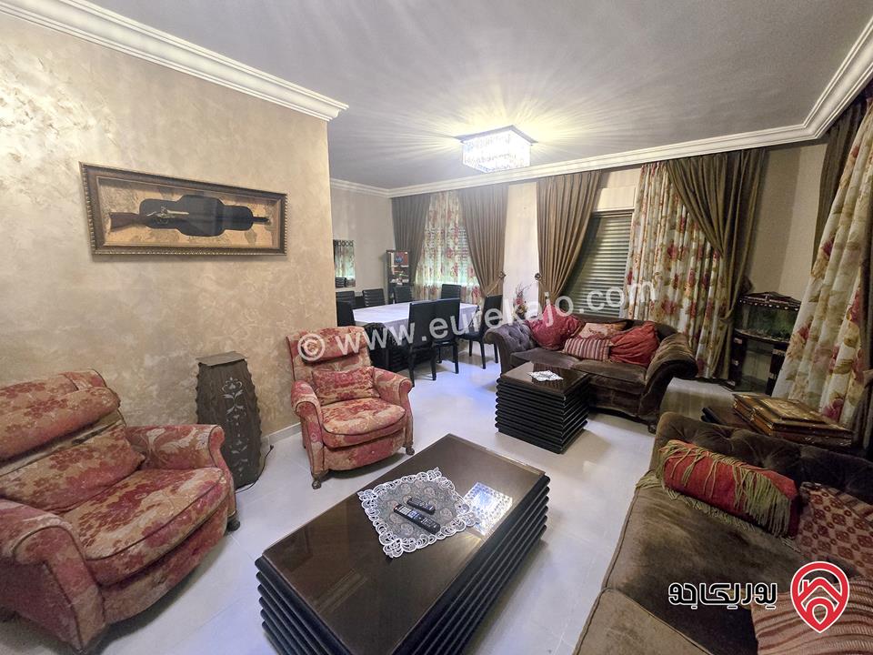 شقة طابق ثاني مساحة 180م اتجاه جنوبي للبيع في عمان - الرابية