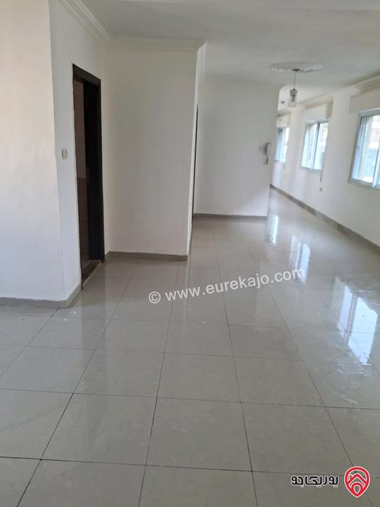 شقة مساحة 125م طابق ثالث للايجار في عمان - الرابية 