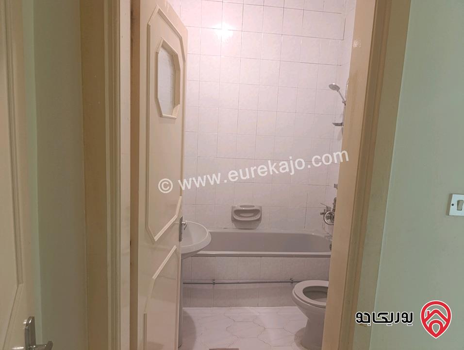 شقة طابق ثالث مساحة 160م وروف 30م للبيع في عمان - ام اذينة