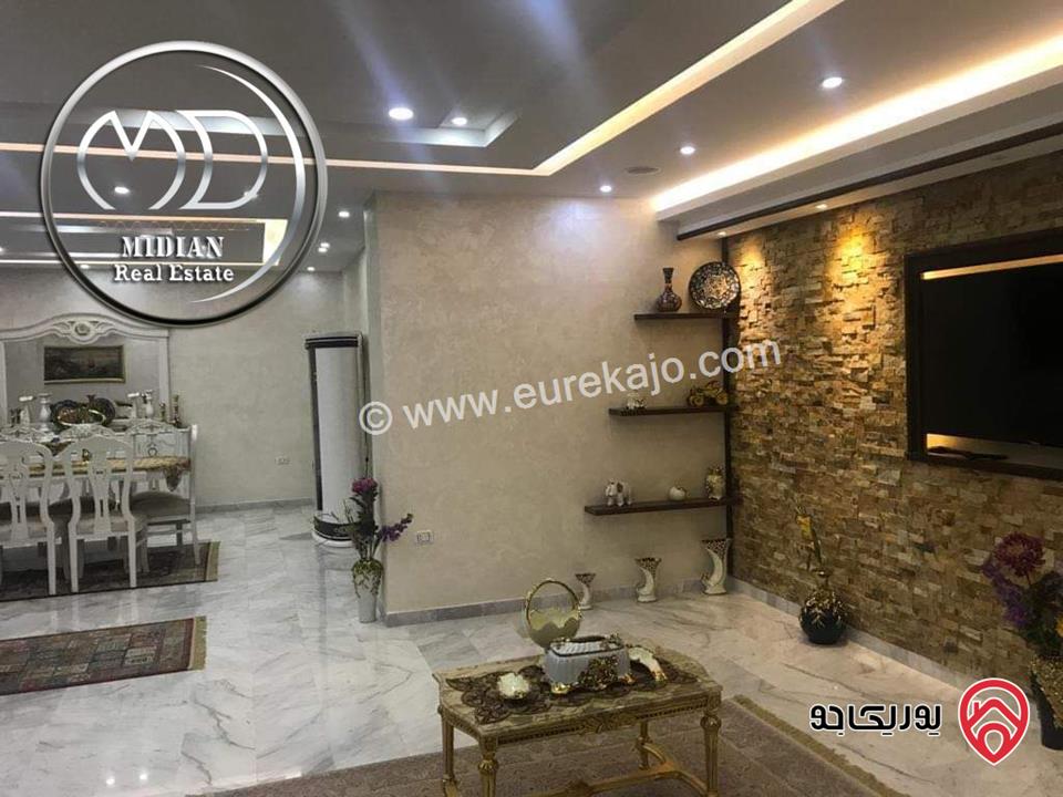 فيلا مستقلة مساحة البناء 650م على أرض 750م تشطيبات و ديكورات سوبر ديلوكس مع تراسات و حدائق بسعر مميز جداً للبيع في عمان - ام اذينة