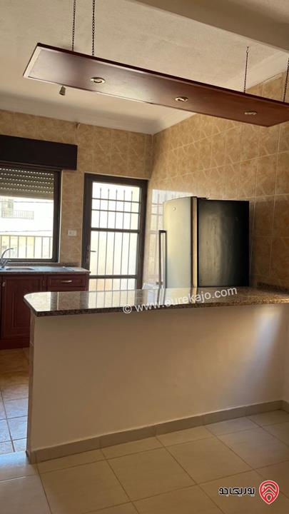 شقة طابق أول مساحة 100م للبيع في عمان - الجبيهة بالقرب من البوابة الشمالية للجامعة الأردنية