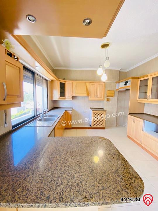 شقة مساحة 185م طابق ثالث للبيع في عمان - خلدا بالقرب من مسجد الهمشري ومدارس المعارف 