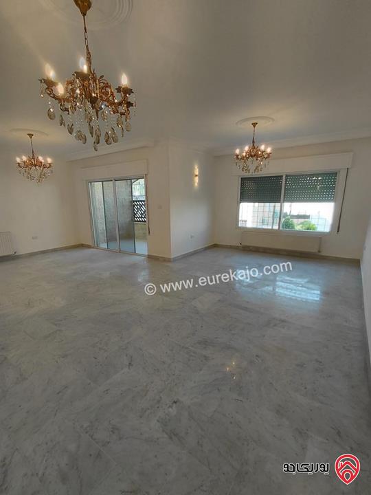 شقة مجددة طابق أول مساحة 200م للإيجار في عمان - دير غبار 