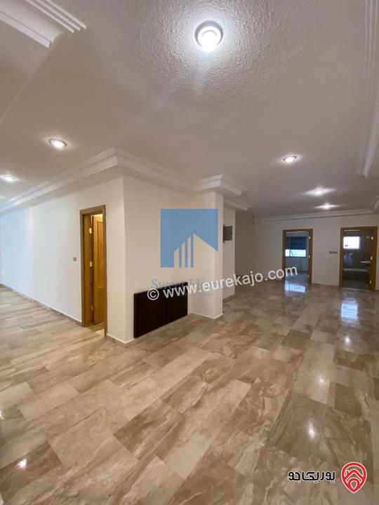 شقة أرضية (شبه فيلا) طابقية فاخرة للبيع في عمان - الرابية قرب الكالوتي 425م مع حديقة وترسات 500م