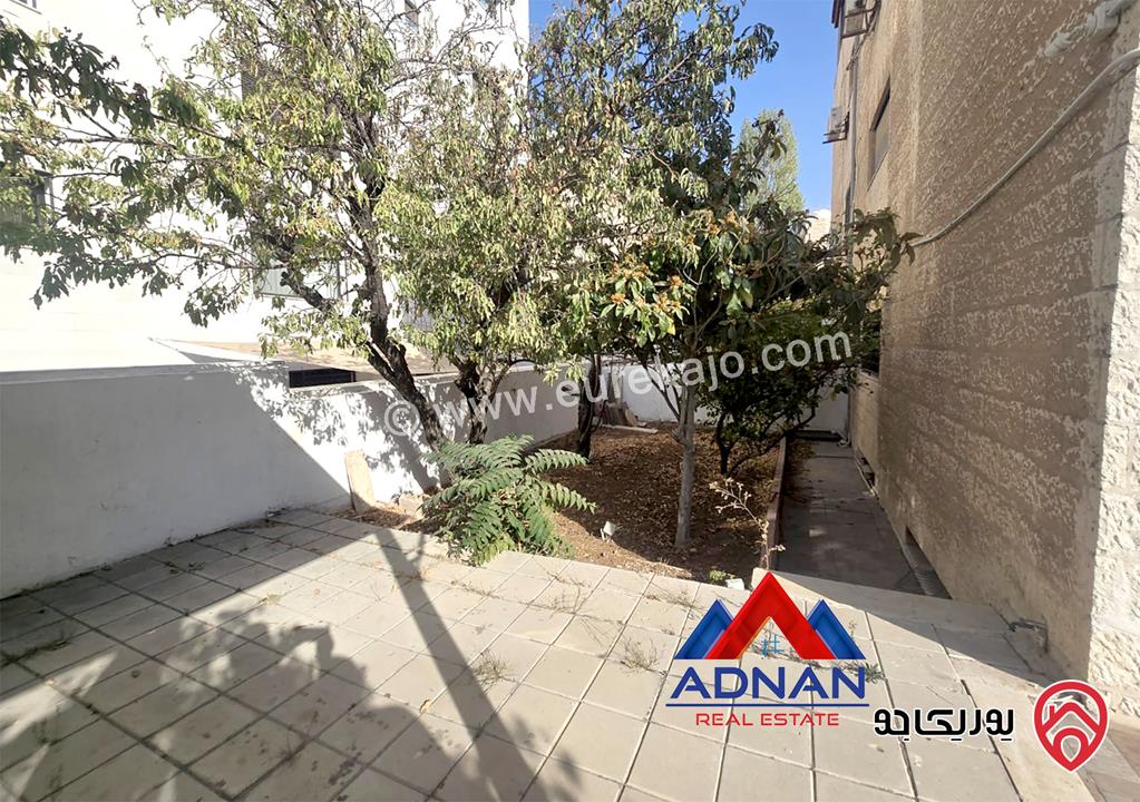 شقة أرضية مساحة 185م داخلي مع حديقة كبيرة 400م و كراج ومدخل خاص مفروشة للإيجار في عمان - الصويفية