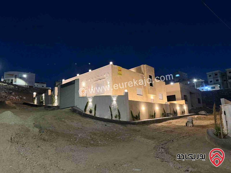 بيت مستقل مساحة 160م على أرض 303م للبيع في الزرقاء - جريبا