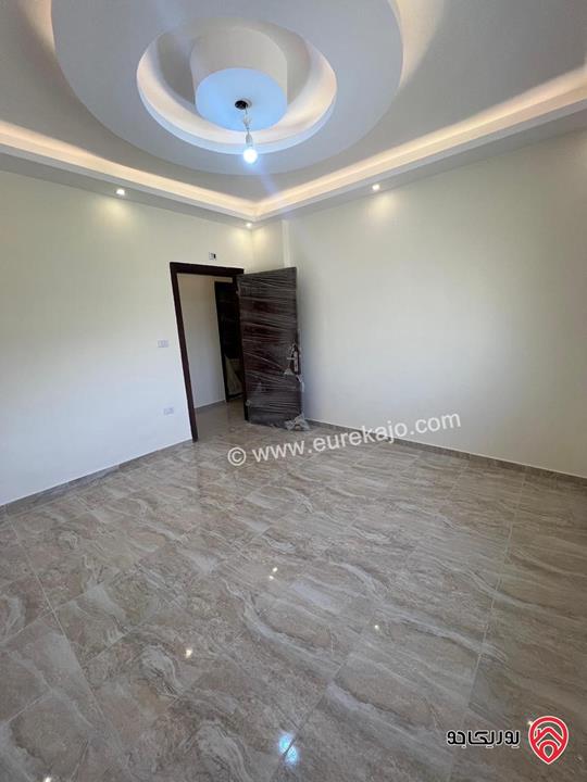 شقة فخمة طابق ثالث مساحة 160م للبيع في عمان - الجبيهة / حي المنصور