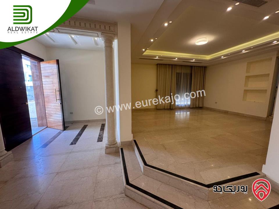 فيلا متلاصقة للبيع او للايجار في عبدون قرب الاسفاره الامريكيه مساحة الارض 500م ومساحة البناء 700م ومساحة الحديقة 200م موقع مميز واطلالة خلابة منطقة فلل واصل جميع الخدمات 