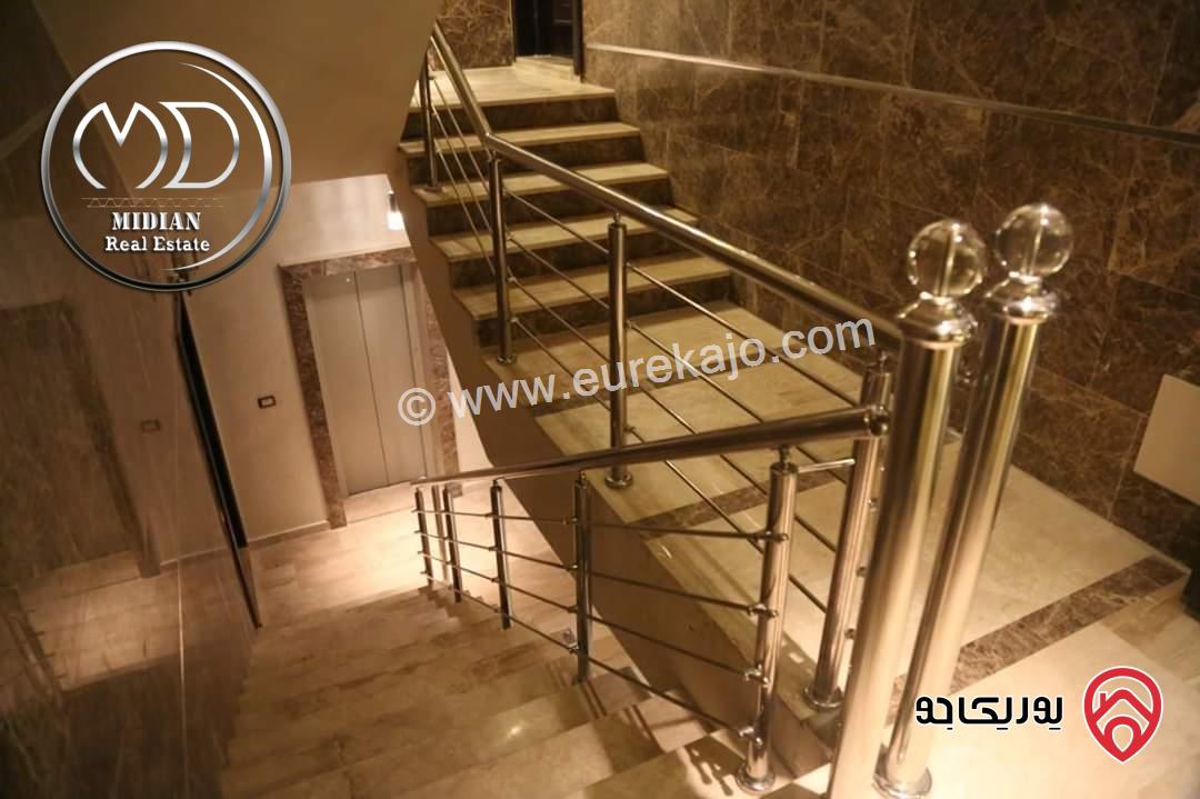 شقة شبه ارضي فارغة للايجار في عمان - ضاحية النخيل مساحة 200م مع ترس و حديقة 250م تشطيبات ديكورات عصرية فاخرة