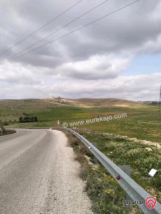 أرض مميزة تقع على 3 شوارع مساحة 755م للبيع في المفرق 
